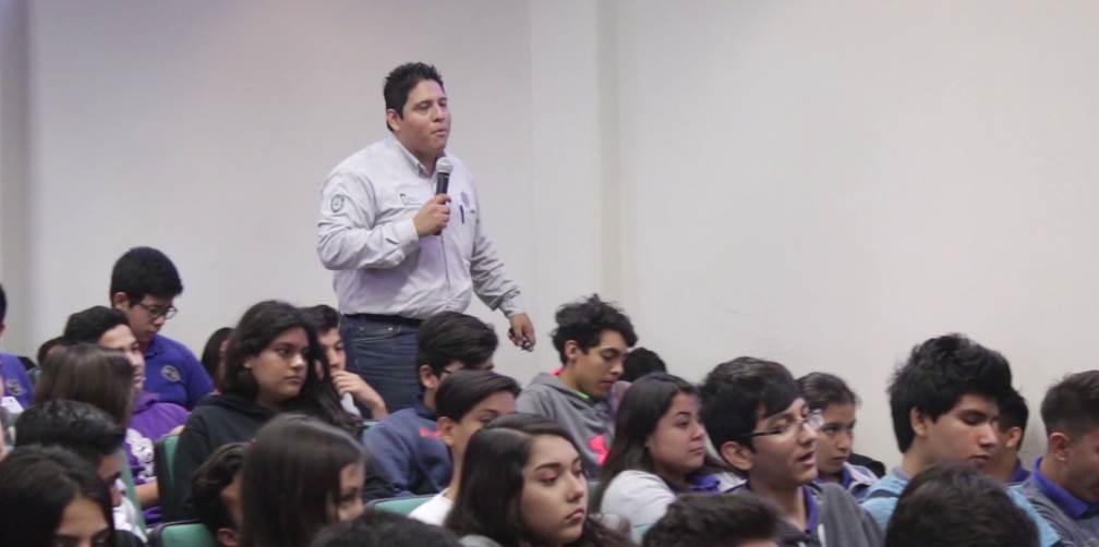 Policía de Guadalupe imparte plática en Prepa 22; buscan evitar más riñas