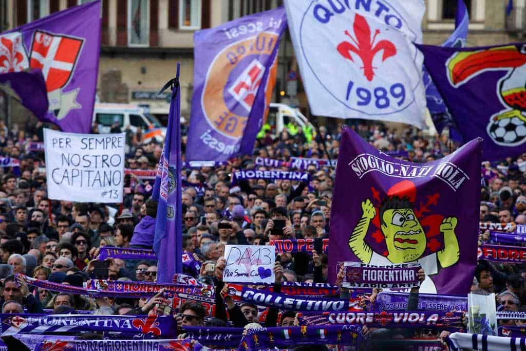 Miles de aficionados despiden al futbolista italiano Davide Astori