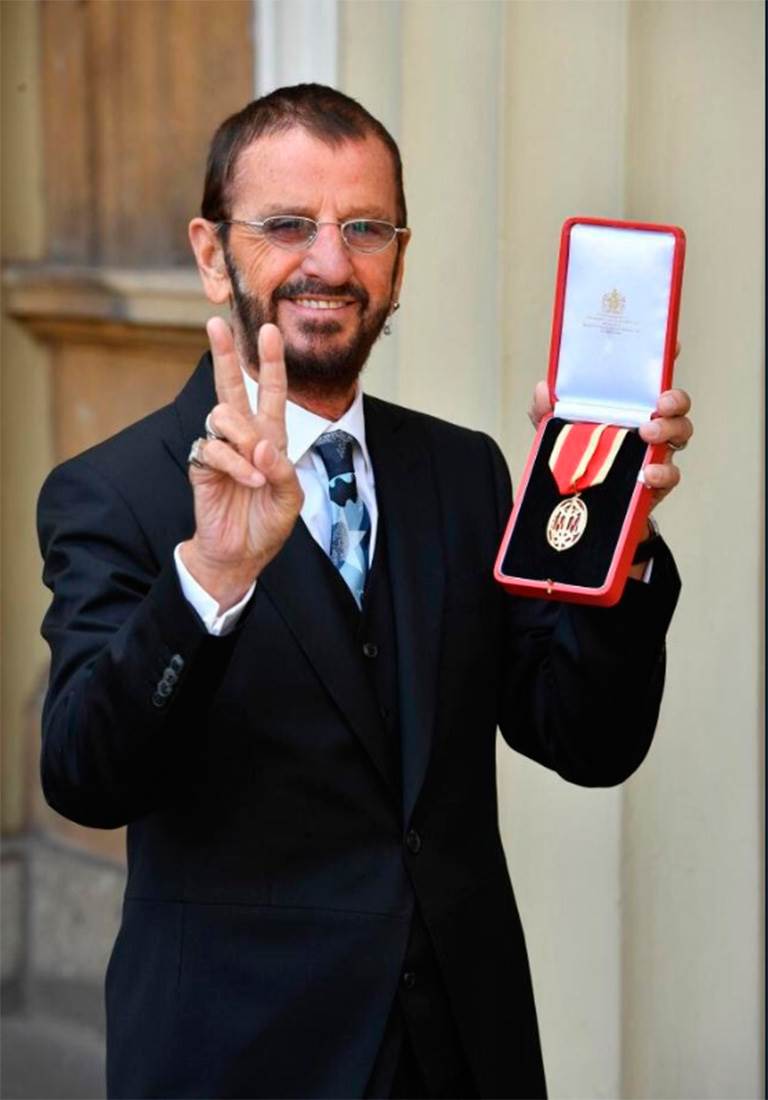 Recibe Ringo Starr título de caballero del Imperio Británico