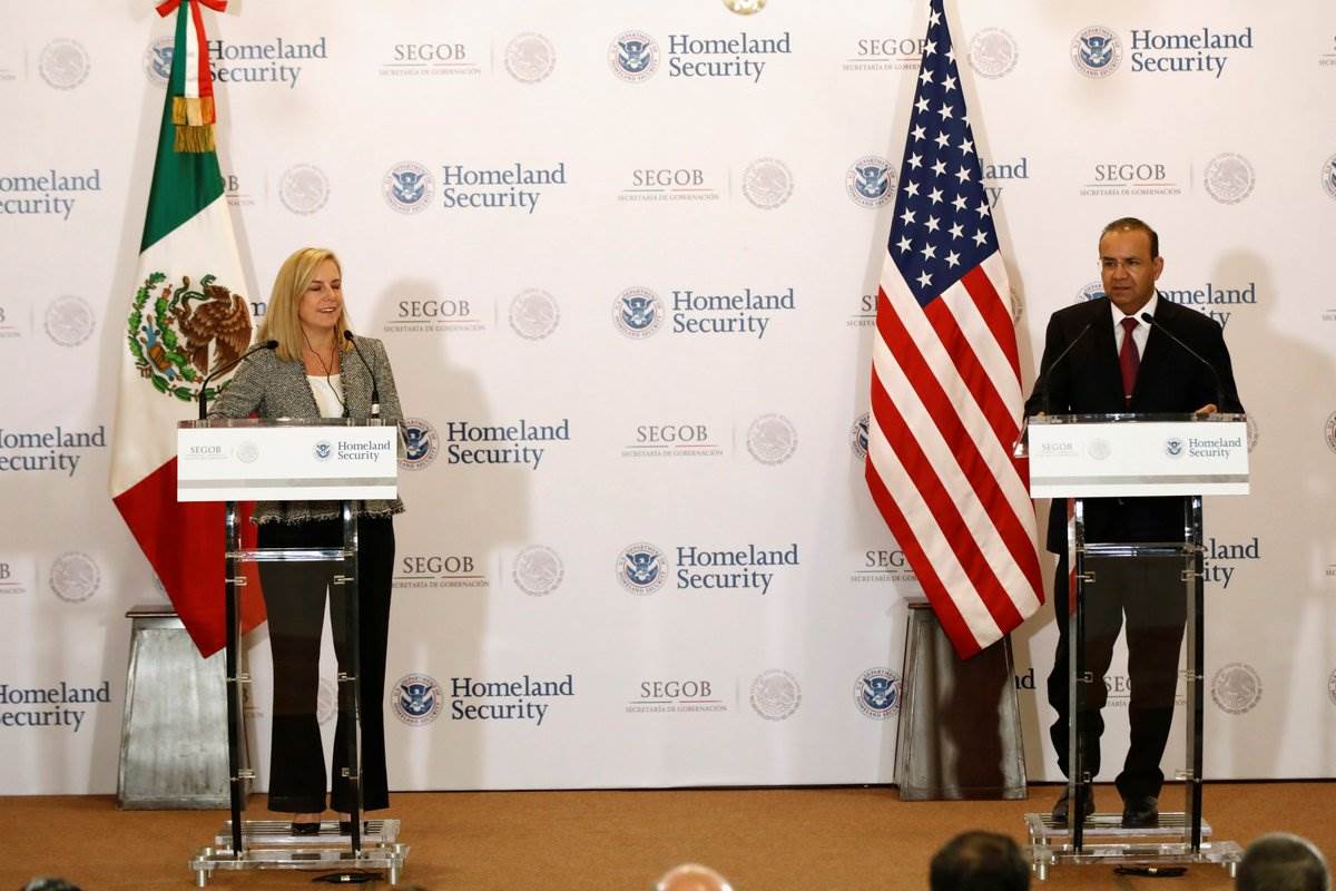 Navarrete y Nielsen dialogan sobre tráfico de armas y derechos humanos