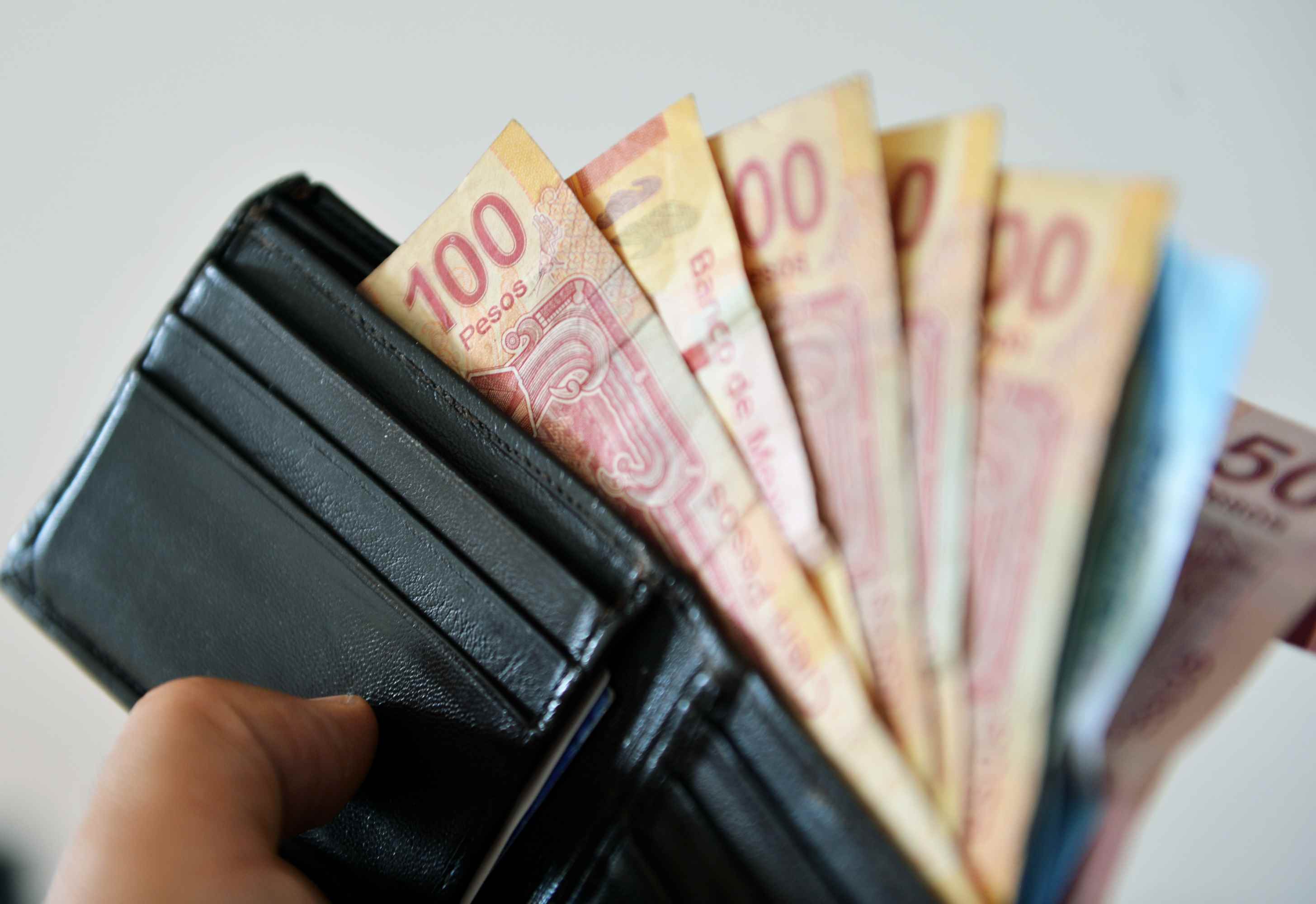 Aumento artificial de salario mínimo afectaría economía, señala Campa