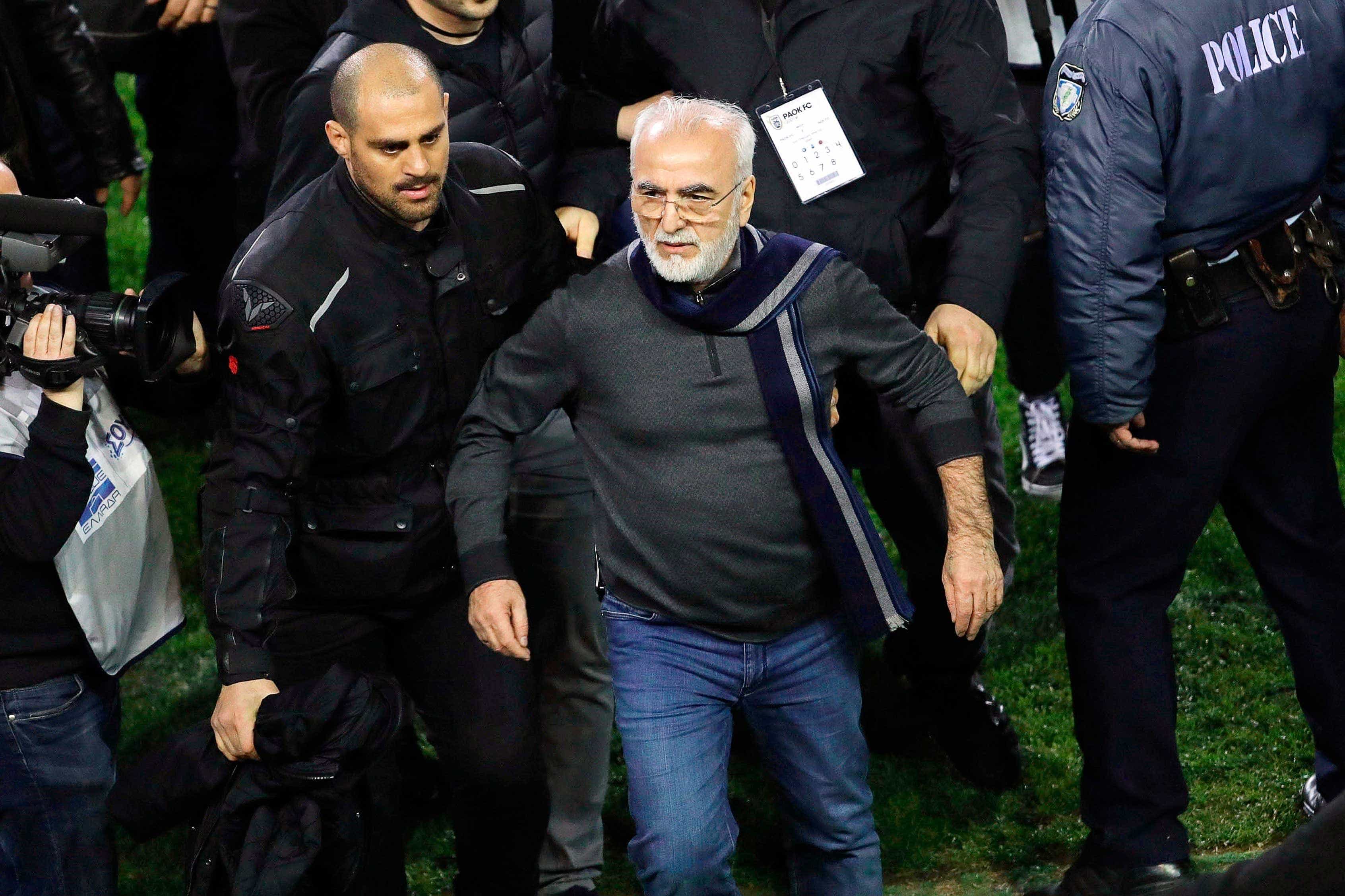 Suspenden a dueño armado del PAOK y castigan al equipo griego
