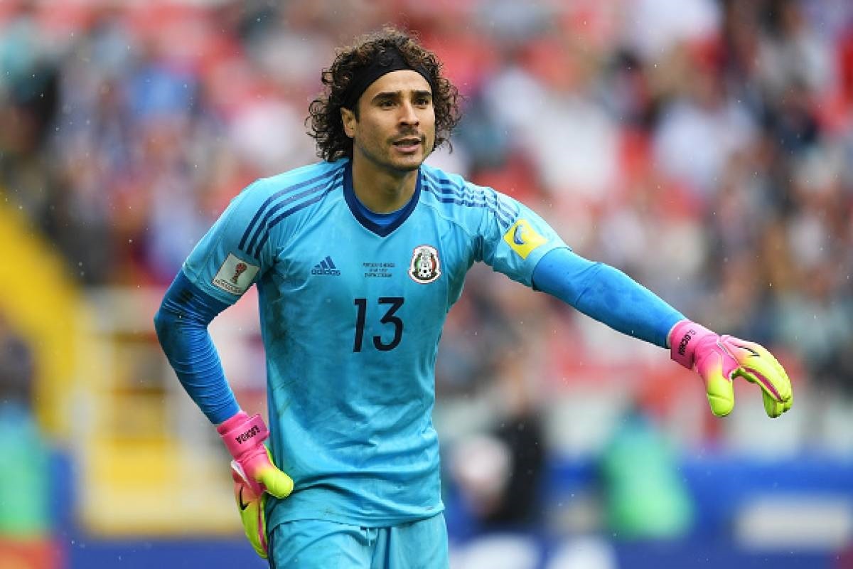 'Memo' Ochoa calienta el banco en triunfo del Standard de Lieja