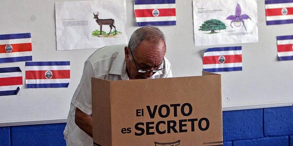 Costa Rica elige mañana a su presidente bajo profunda división