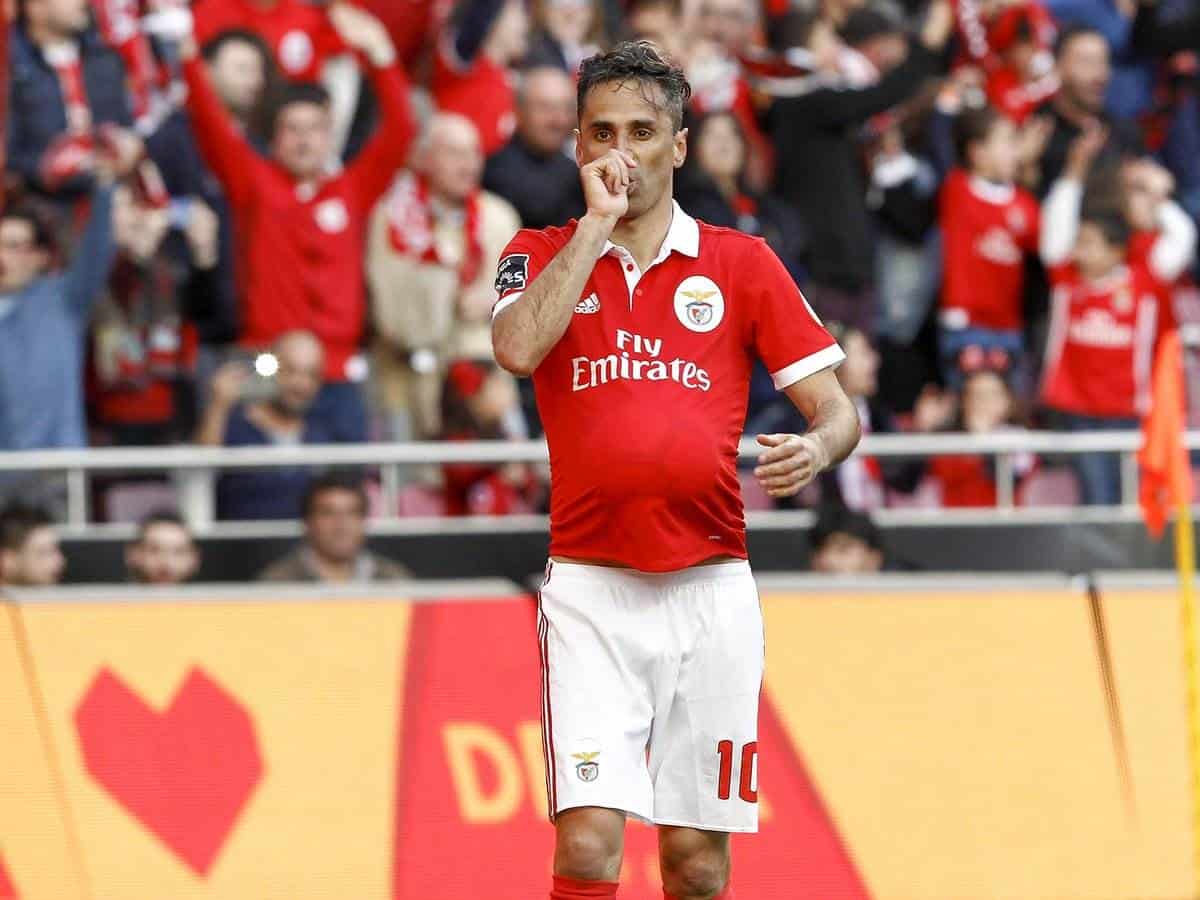 Benfica y Raúl Jiménez derrotan 2-0 al Guimarães en Liga de Portugal