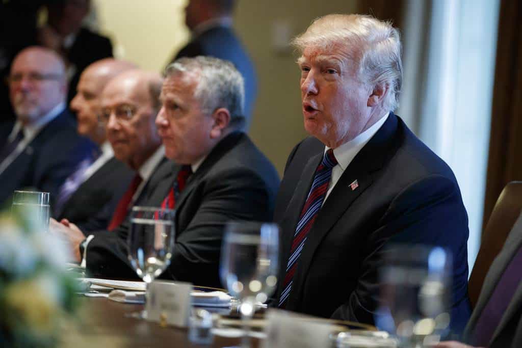 Trump plantea enviar al ejército para proteger la frontera con México