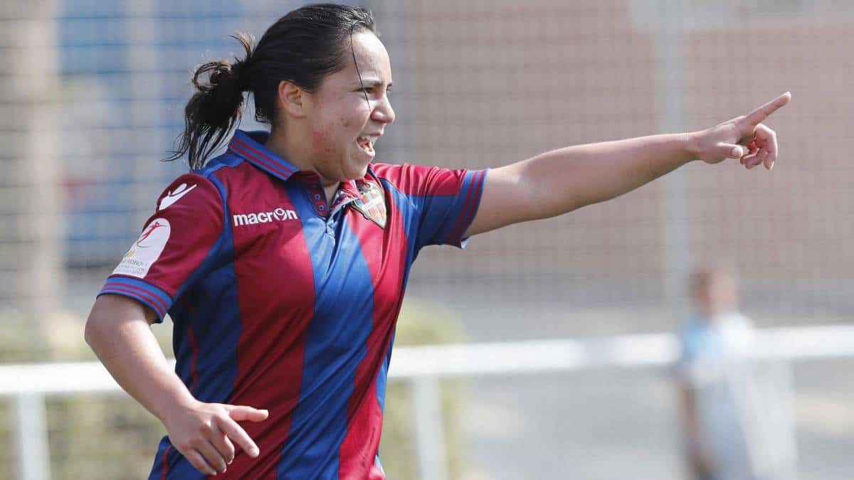 Charlyn Corral es la nueva máxima goleadora del Levante