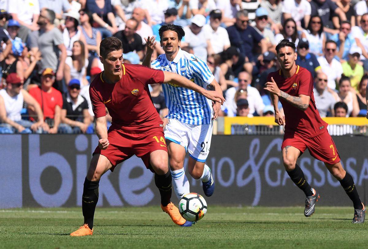 Roma golea 3-0 al SPAL y se aferra a lugar de Champions
