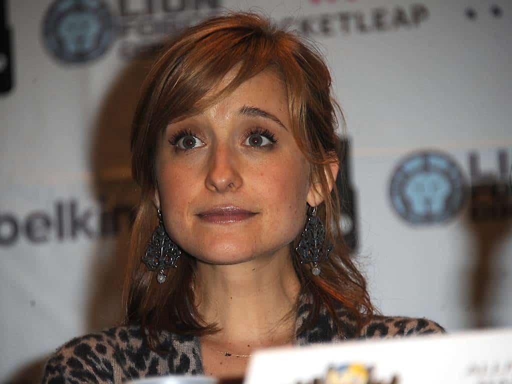 Allison Mack niega cargos en el caso de la secta Nxivm