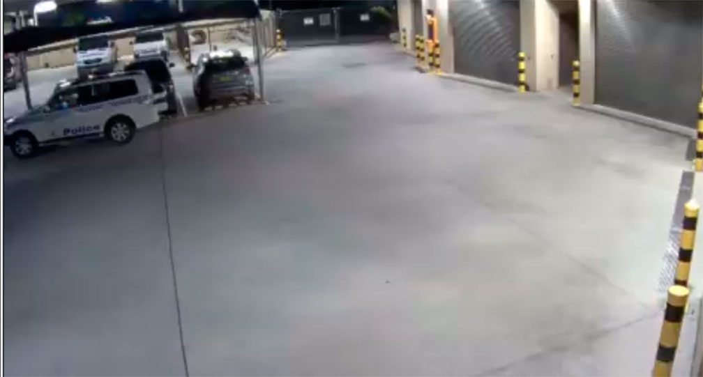 Graban escoba voladora en agencia de policía