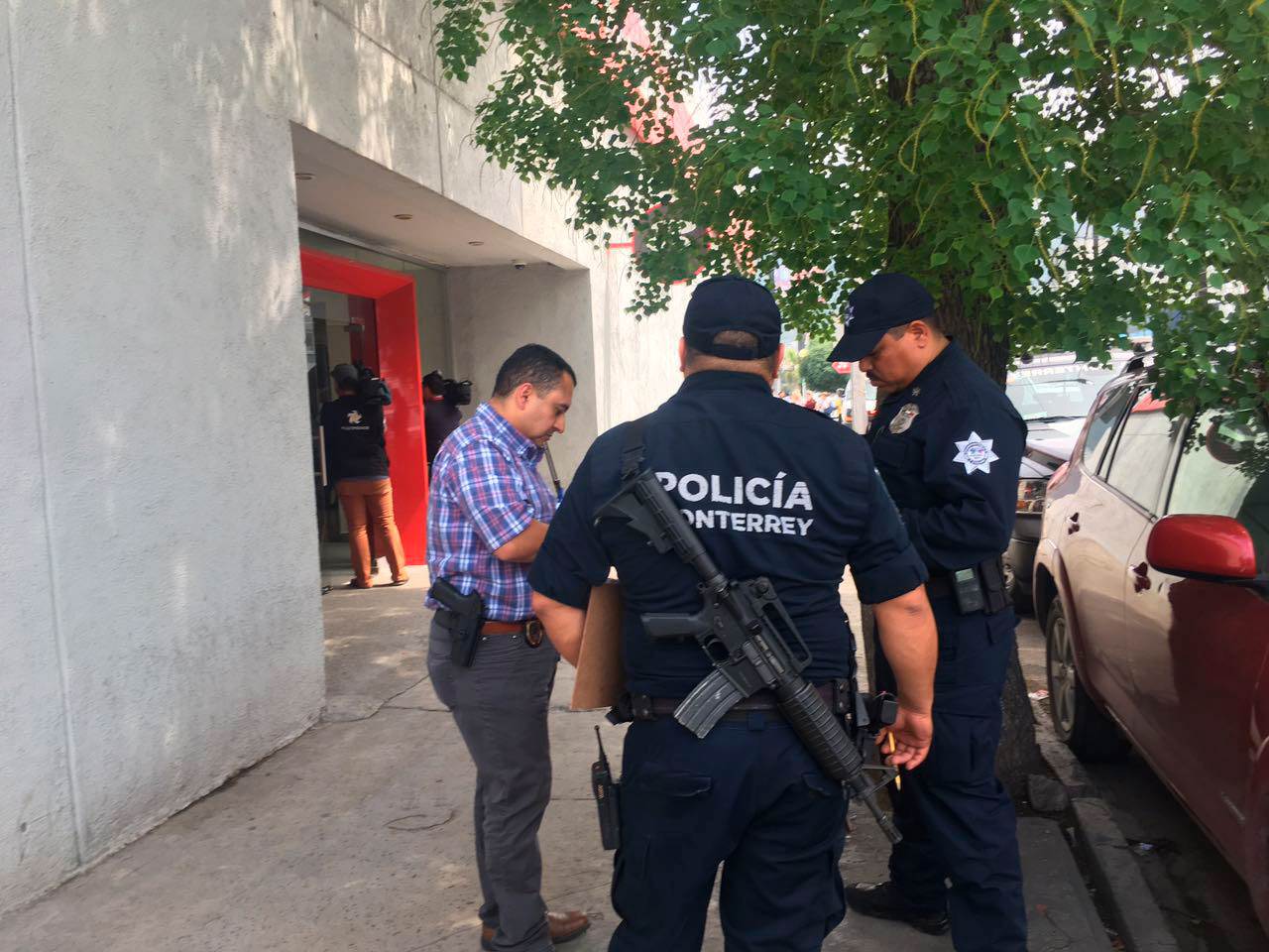 Despojan a hombre de 400 mil pesos dentro de una sucursal bancaria