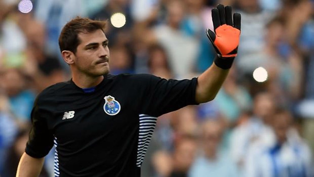 Iker, quédate le cantan sus compañeros del Oporto para que continúe