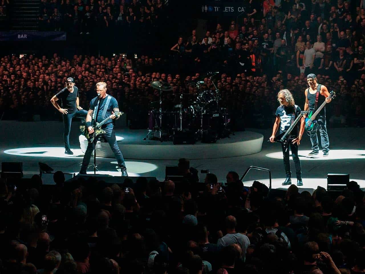 Sorprende Metallica interpretando Dancing Queen