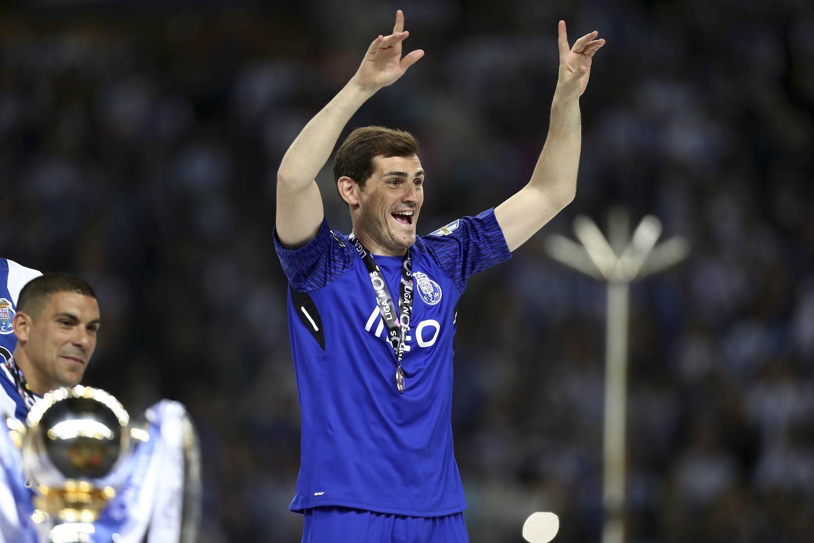 Iker Casillas extiende contrato con el Porto