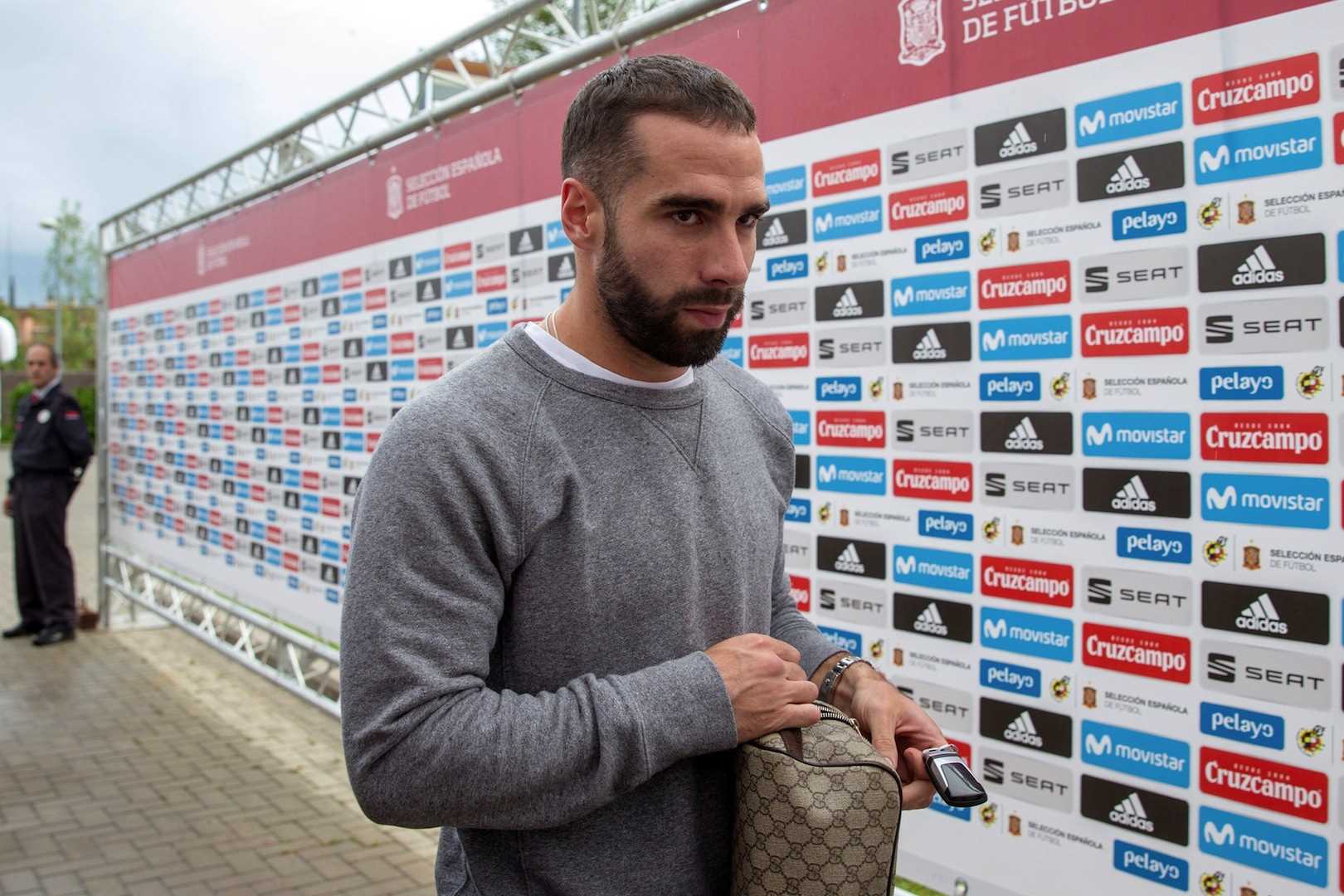 Dani Carvajal se presenta en la concentración de España