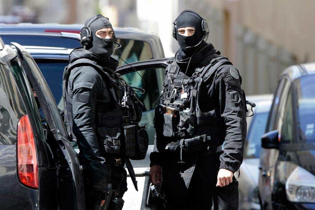 Frustran atentado del Estado Islámico en Francia, detienen a dos jóvenes