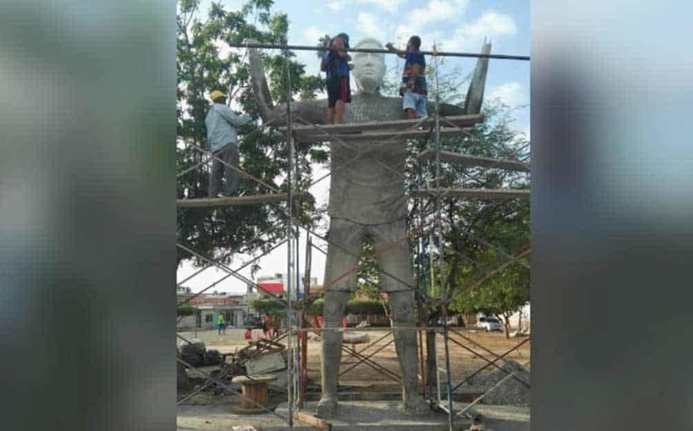 Construyen gigantesca estatua de Radamel Falcao en Colombia