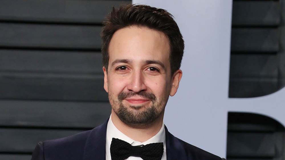 Lin-Manuel Miranda se sentará en la silla de director