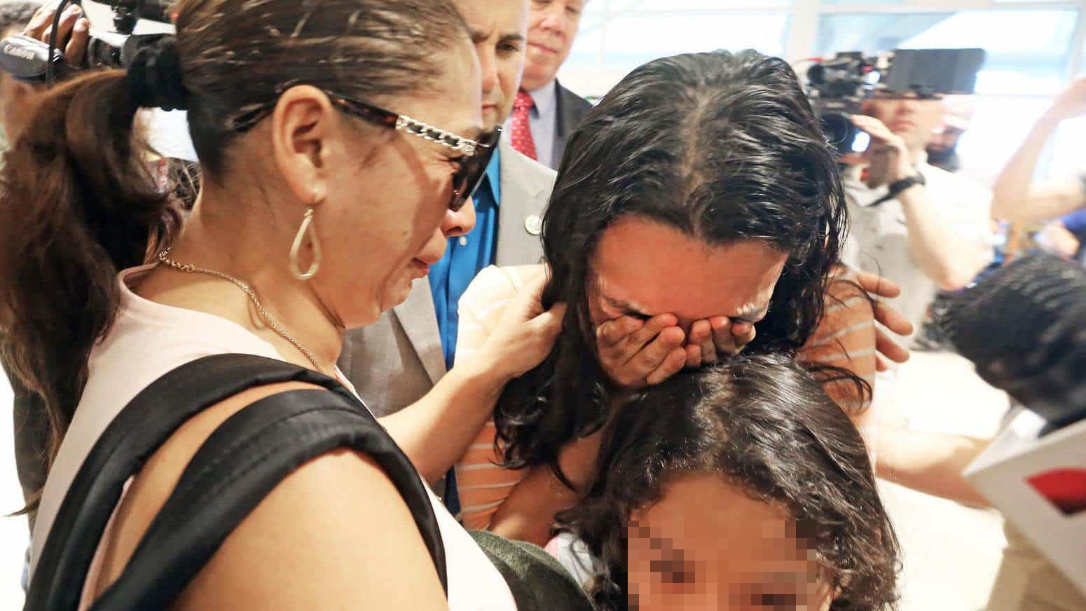Regresa a MÃ©xico esposa de exsoldado antes de ser deportada