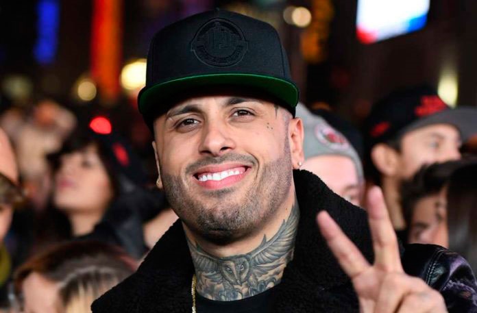 El susto que se llevó Nicky Jam en pleno concierto