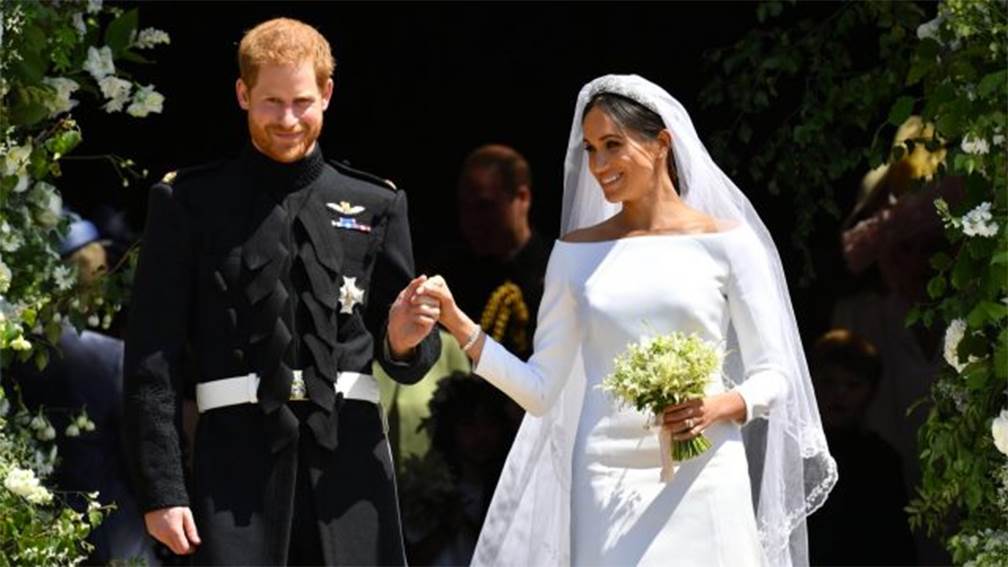 Atuendos de boda de Enrique y Meghan estarán exhibidos en Windsor