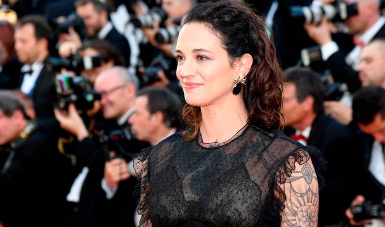 Borran a Asia Argento de la TV