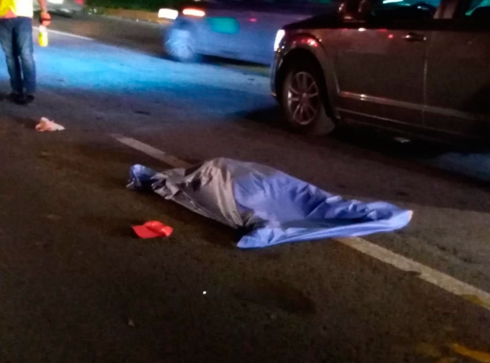 Arrollan a indigente que intentó cruzar sillón en Av. Constitución