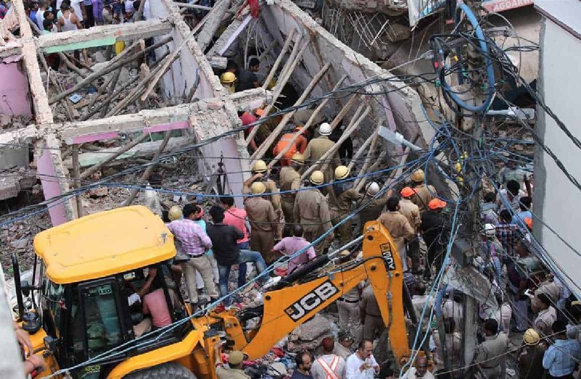 Derrumbe de edificio en la India deja 5 personas sin vida