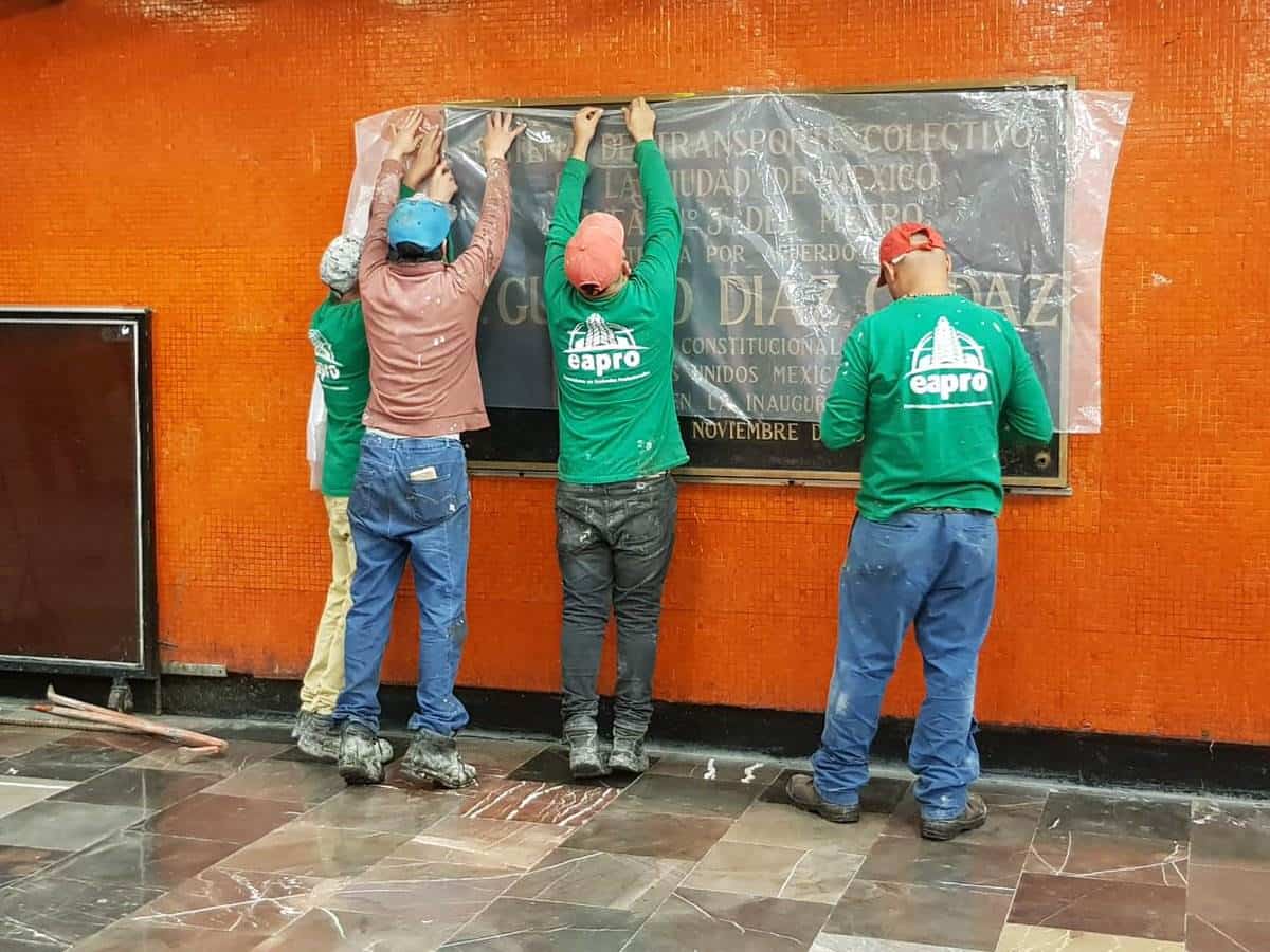 Quitarán placas alusivas a autoridades de 1968 en el Metro capitalino