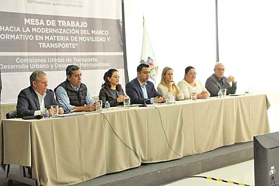Problemas en transporte empeoran por pésima planeación: diputados