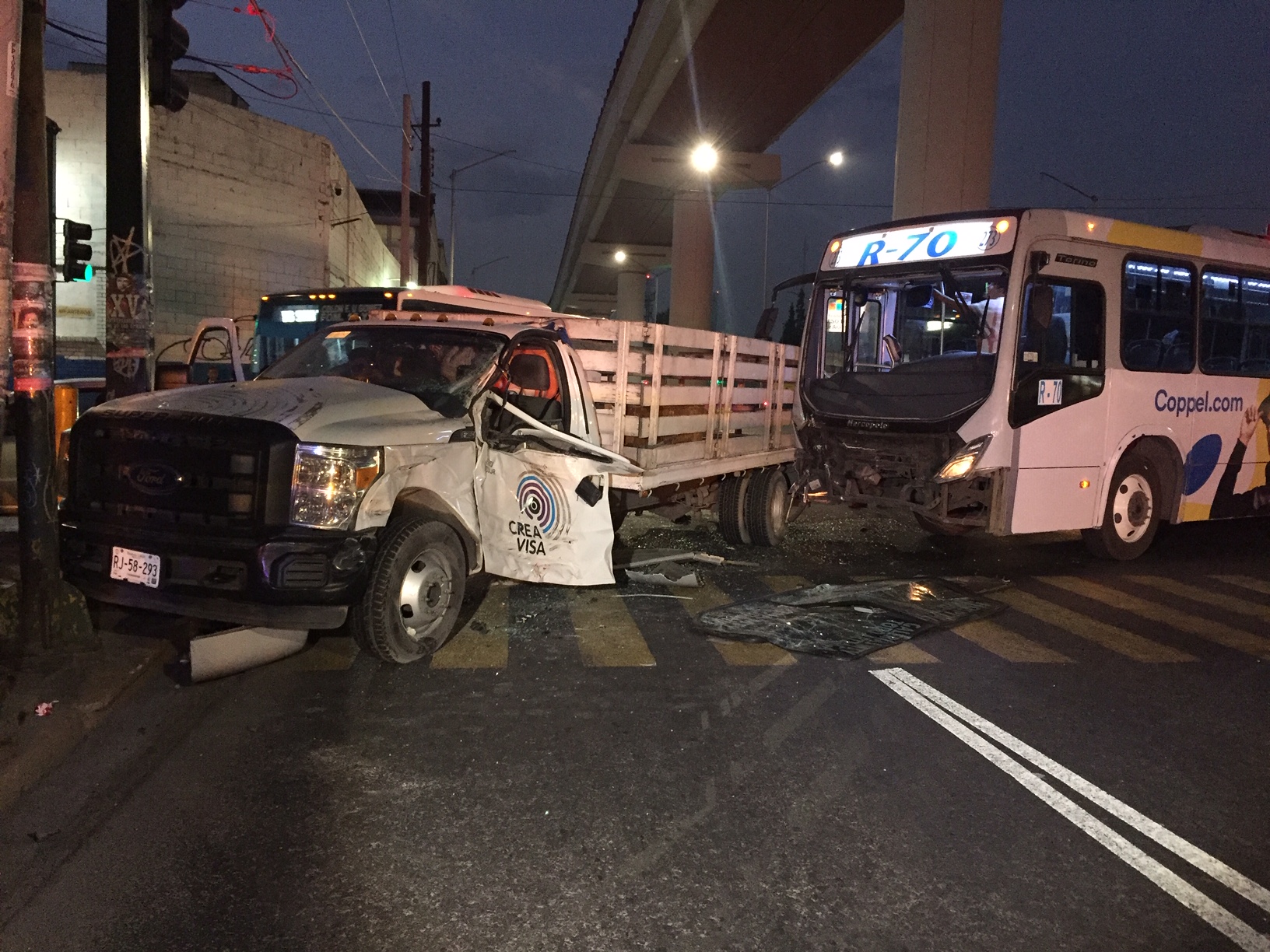 Fuerte accidente deja dos lesionados y Félix U. Gómez