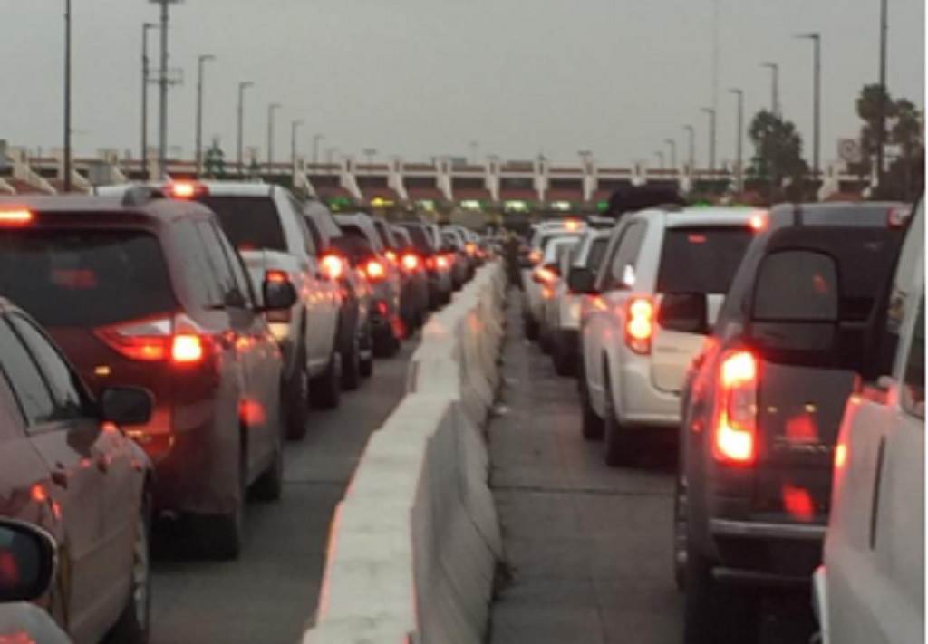 Se saturan puentes fronterizos por ´Black Friday´