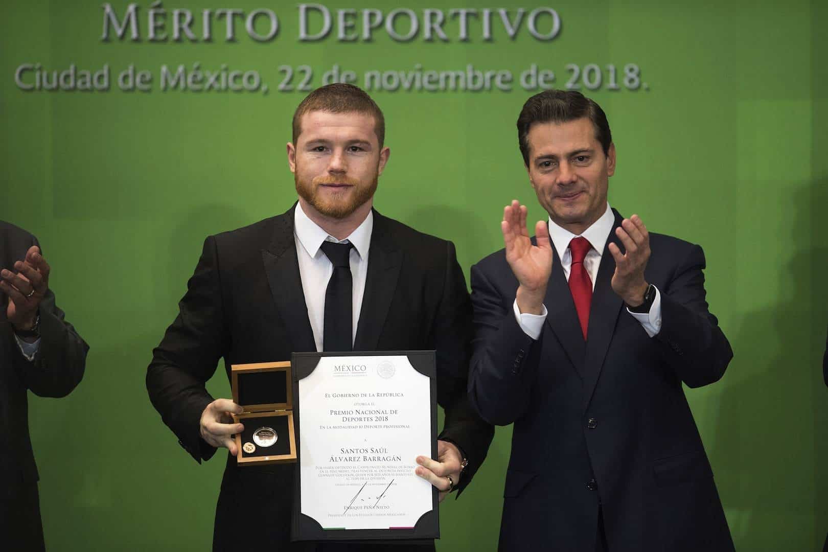 Entrega Peña Nieto al Canelo Álvarez el Premio Nacional de Deportes