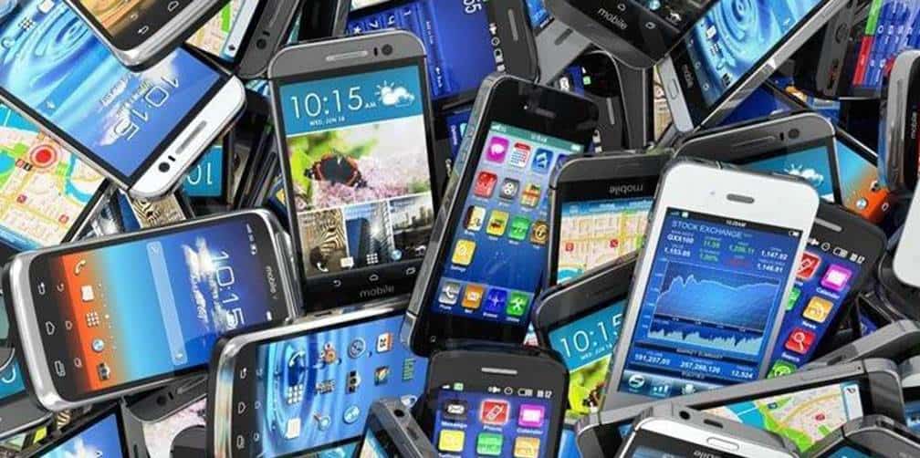 Tu celular podría durar 12 años... pero empresas los hacen ‘lentos’