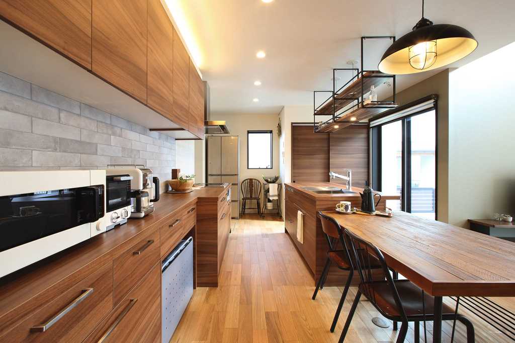 Cocinas de estilo asiático; El predominio de la madera