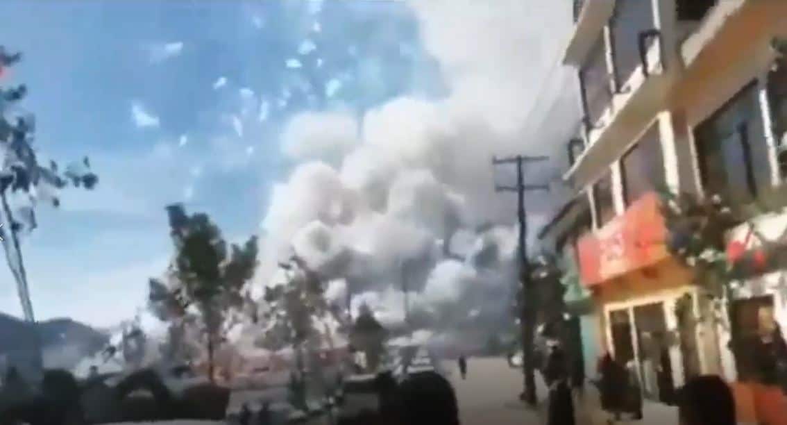 Momento en que explotan negocios de pirotecnia en San Juan Chamula, Chiapas