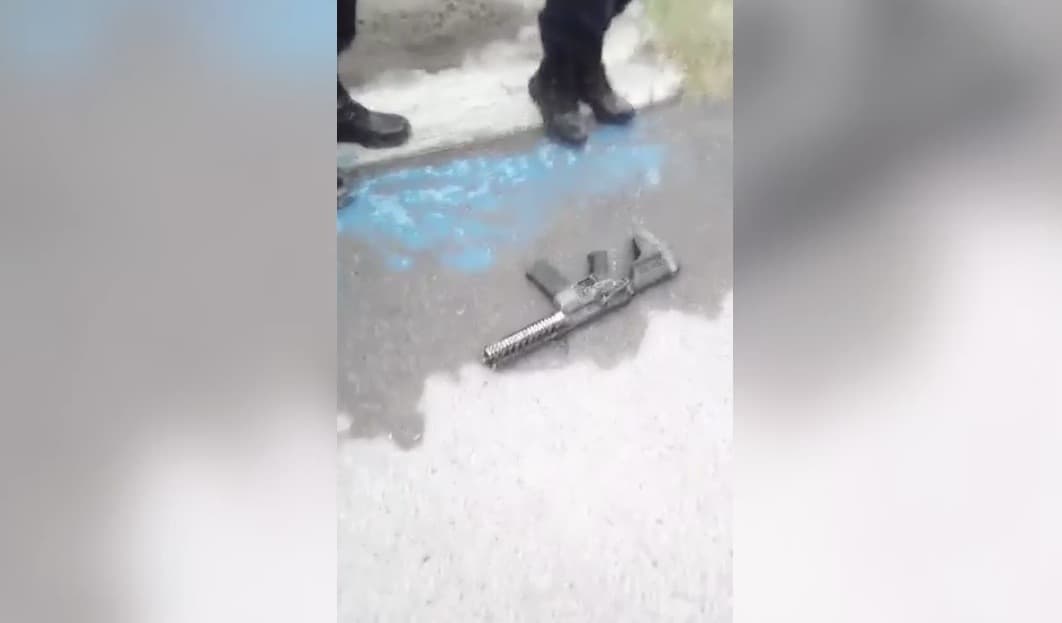 Escapan hombres armados tras persecución y balacera en Salinas Victoria