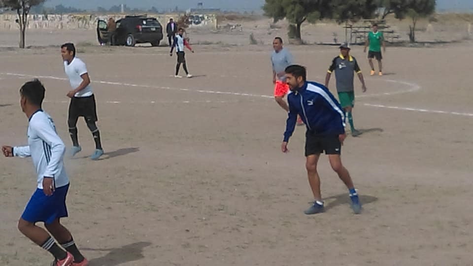 Oribe Peralta se avienta una reta con sus amigos en Coahuila