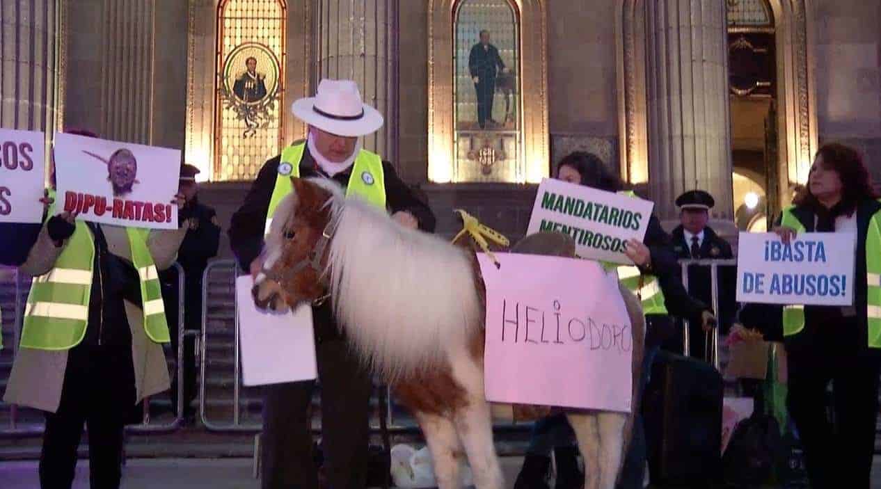 Arrecian protestas contra alza a impuestos