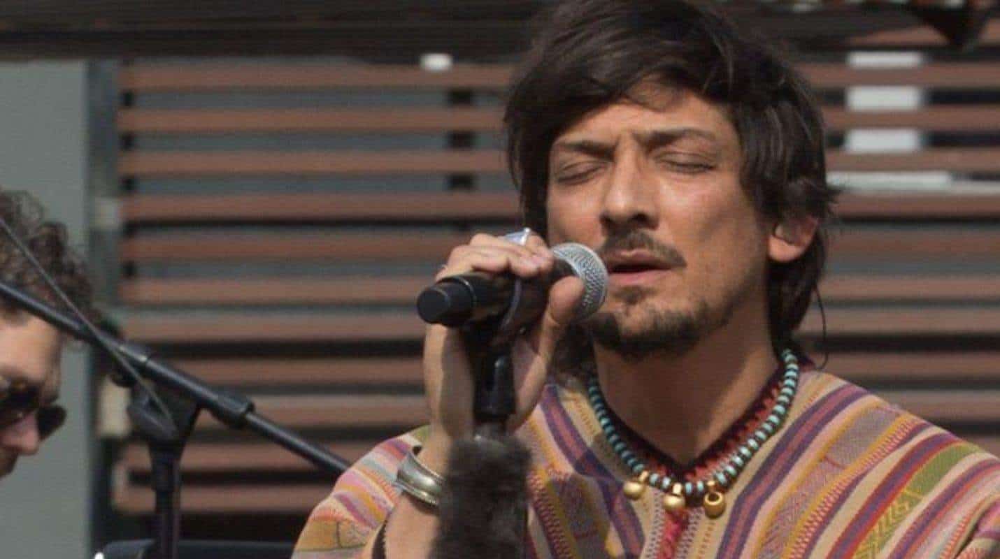 Comparan a León Larregui con indigente en #10YearsChallenge
