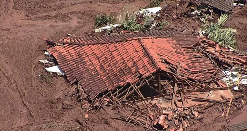 Desastre en dique brasileño deja ya 34 muertos y sancionan a minera