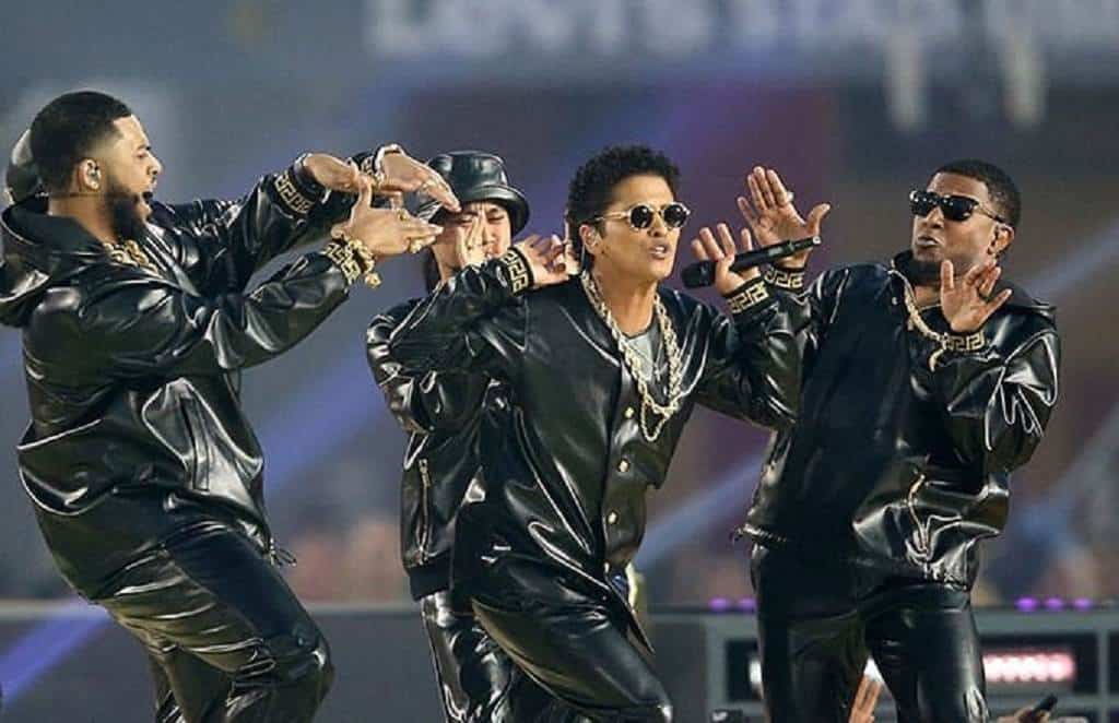 Bruno Mars prende previa del Super Bowl