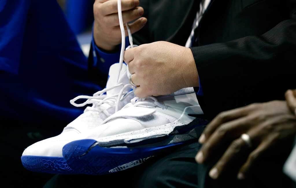 Basquetbolista se lesiona tras romperse su tenis; Nike abre investigación