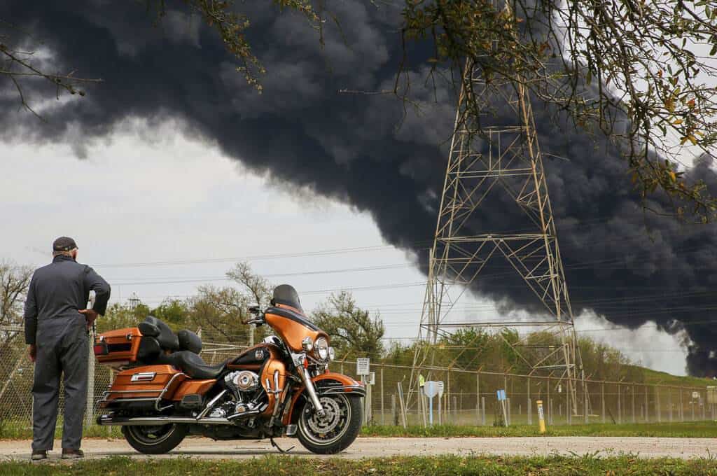 Estalla incendio en planta petroquímica de Texas