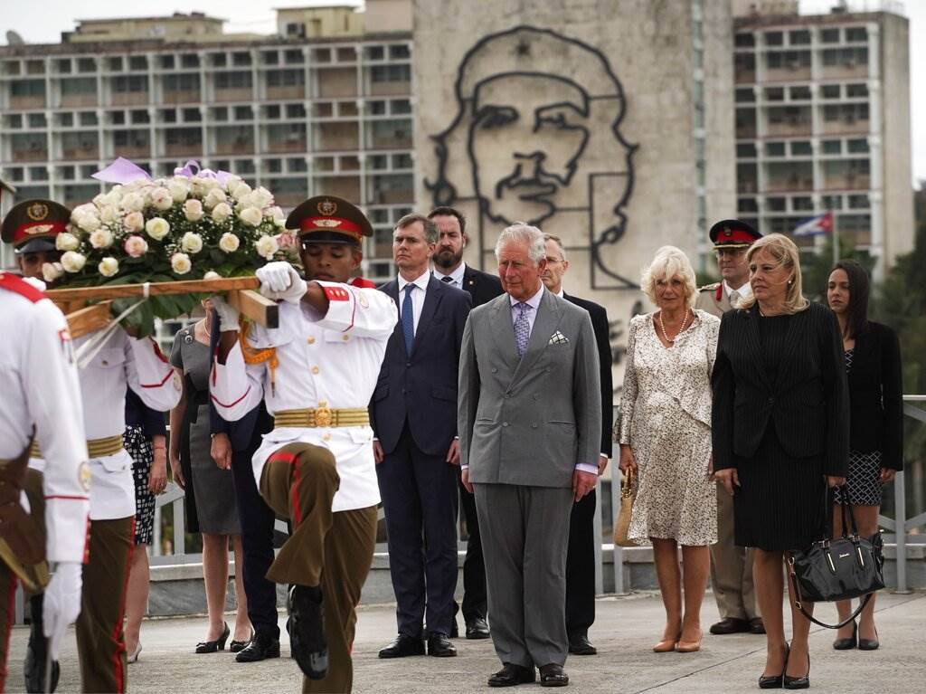 Presidente de Cuba da la bienvenida al príncipe Carlos de Inglaterra