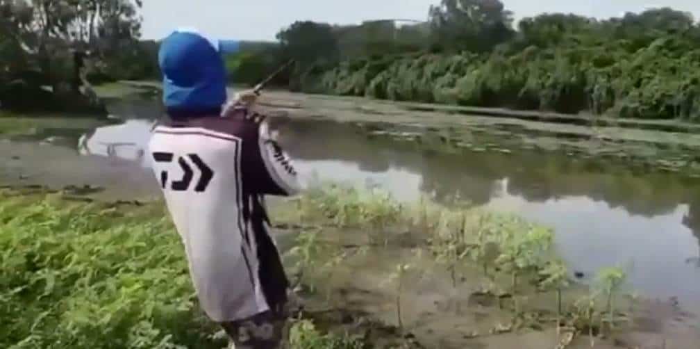 Joven iba por un pescado... pero se llevó el susto de su vida