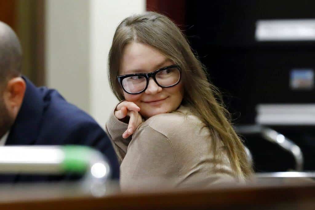 Joven fingió ser millonaria mientras estafaba a amigos y bancos