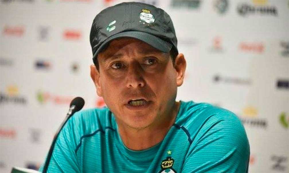 Santos despide a 'Chava' Reyes tras goleada de Tigres