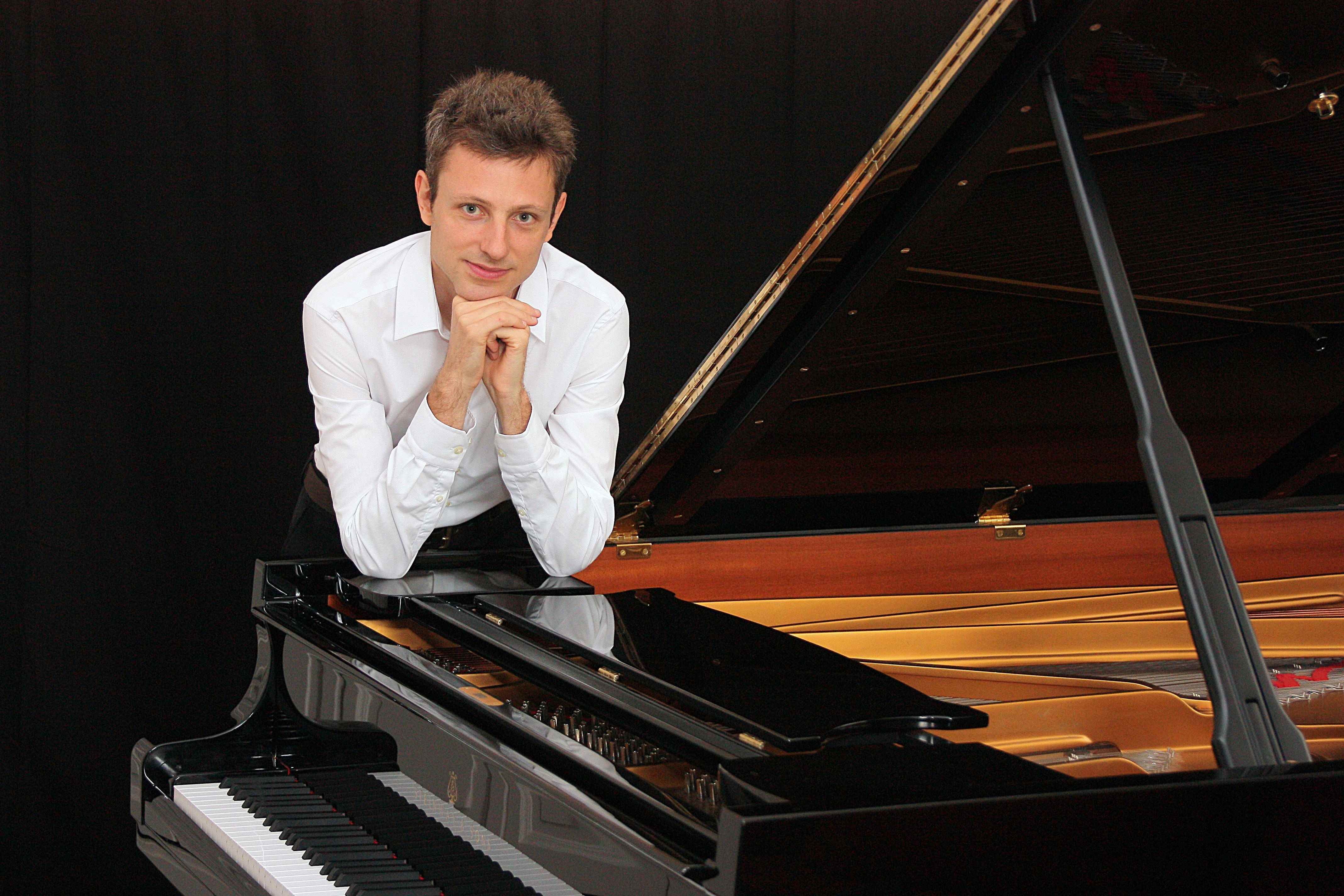 Maxime Zecchini tocará el piano con la mano izquierda