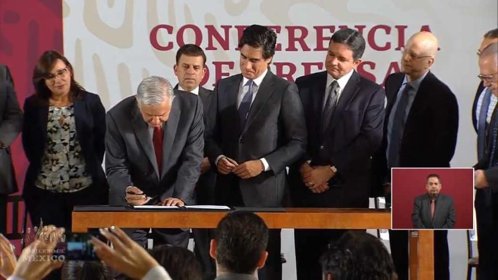 Bancos confían en gobierno de AMLO; refinancían deuda de Pemex